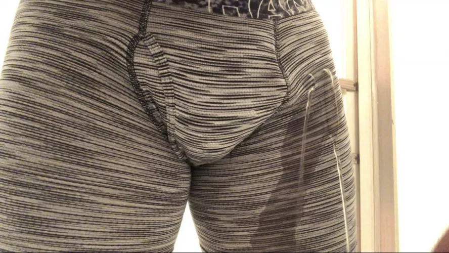 Love to piss in my shorts