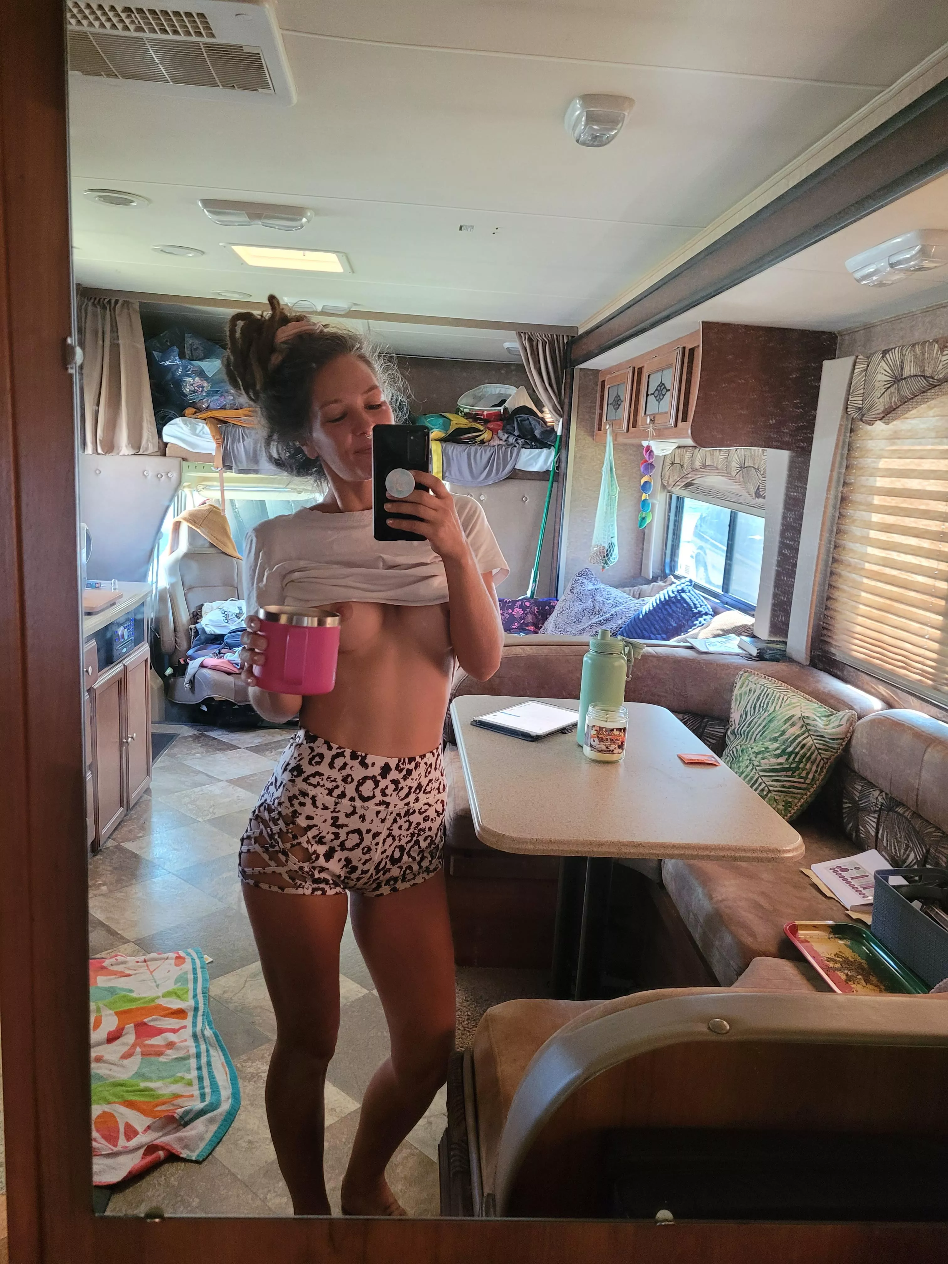 good morning my fav lil sluts ;) (f)