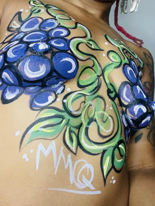 This was such a grape idea 🍇 self bodypaint (f)