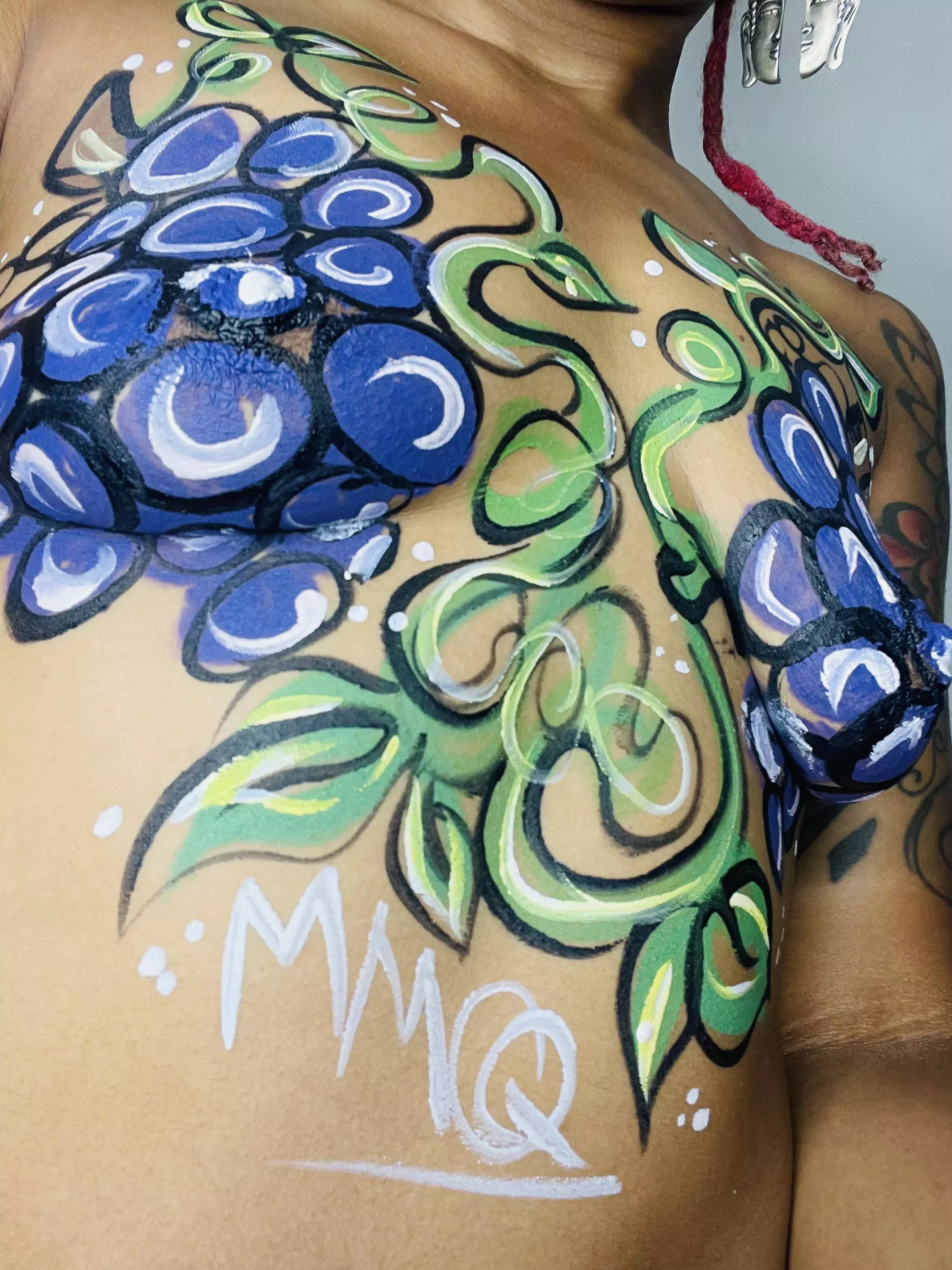 This was such a grape idea 🍇 self bodypaint (f)