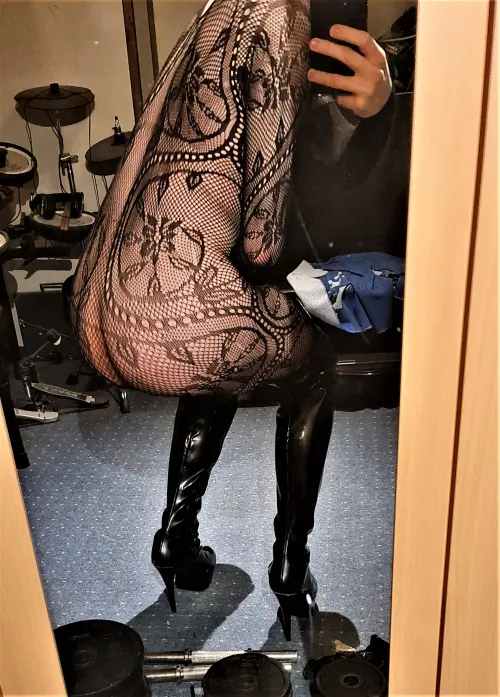 [MtF] I'm sure I look as attractive as your girl in those boots... ;)