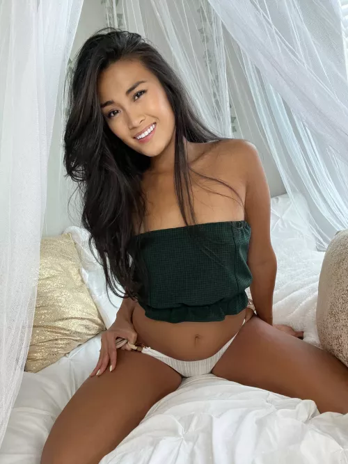 Your hot girl is now here🥰