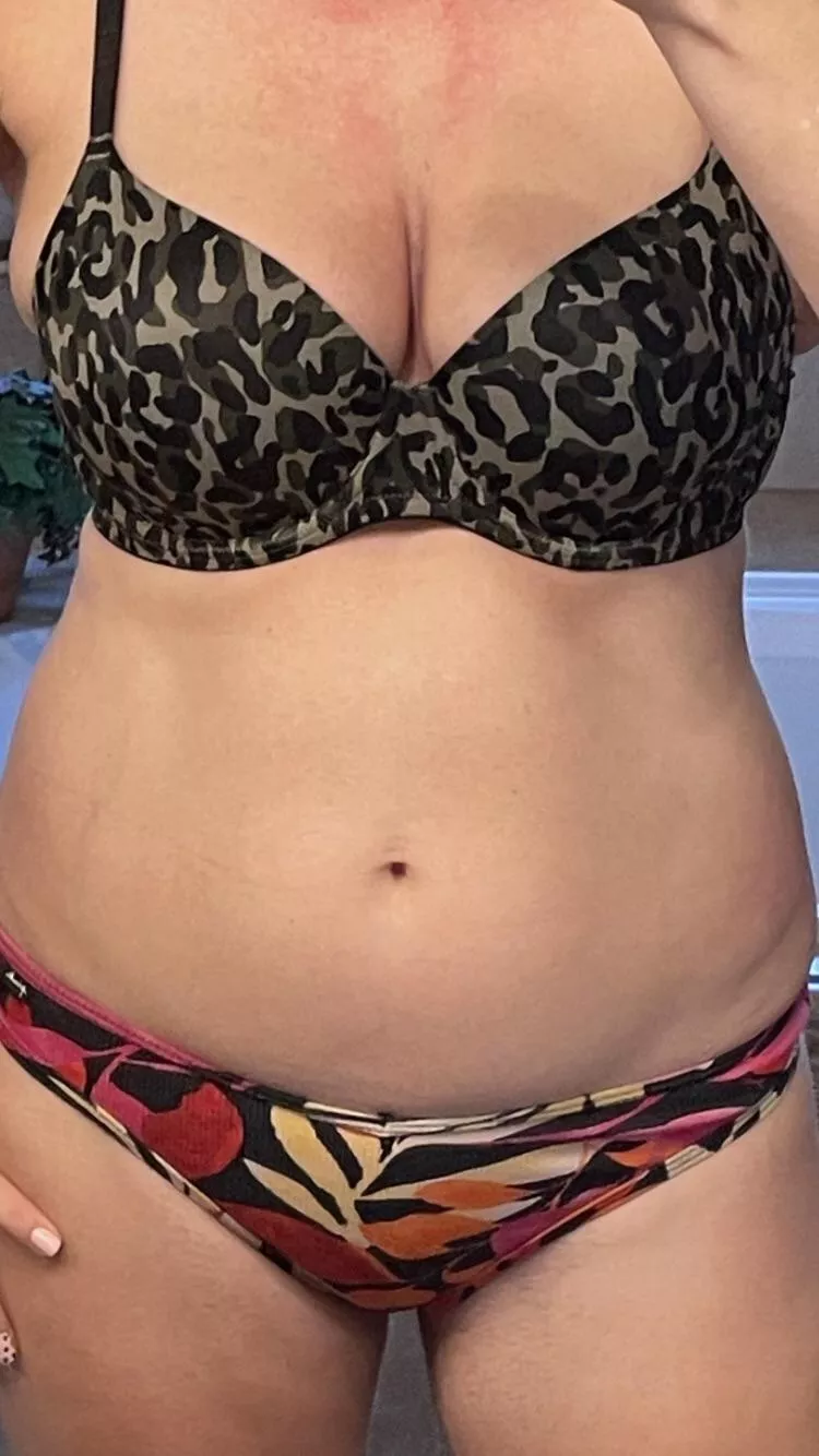 VAULT: 7/22/21 - VS leopard camo w/ tropical floral thong (NSFW) tan