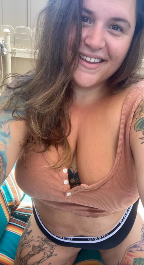 big natural titties ,tats and a flirtatious soul let this naughty bbw stoner brighten your day!