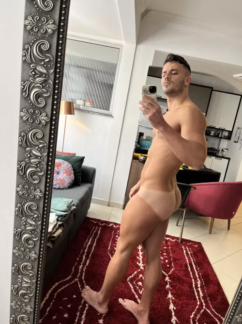 Guys with big butts ride better. I can prove it...