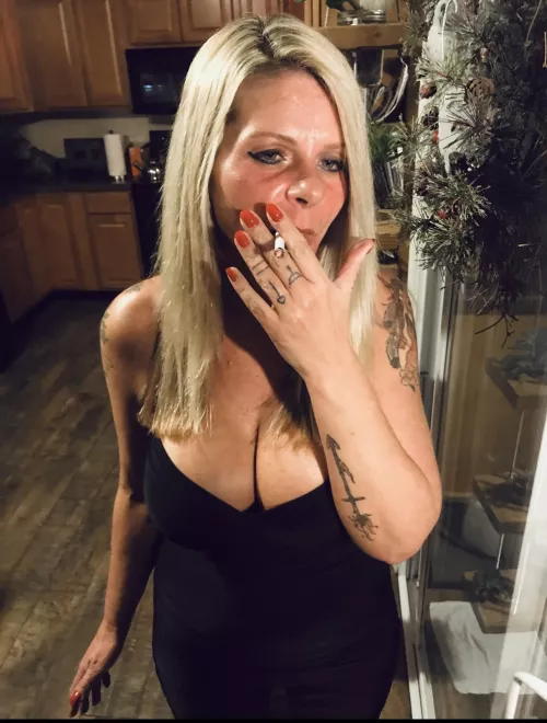 Quick smoke before a date with my lover 💋