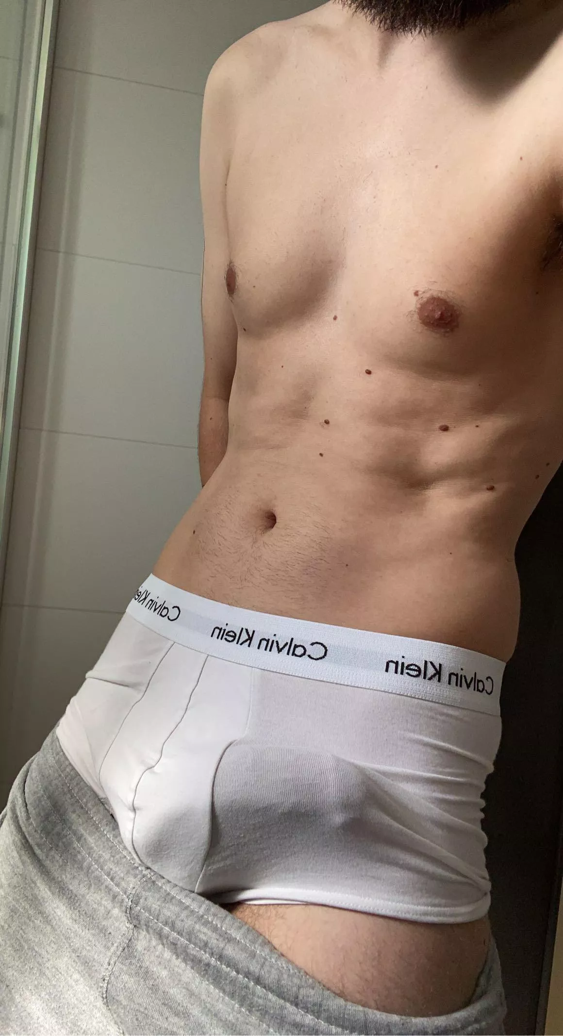 28[m] Chilling in my Calvins. Wanna come over? 😳 DMs open!