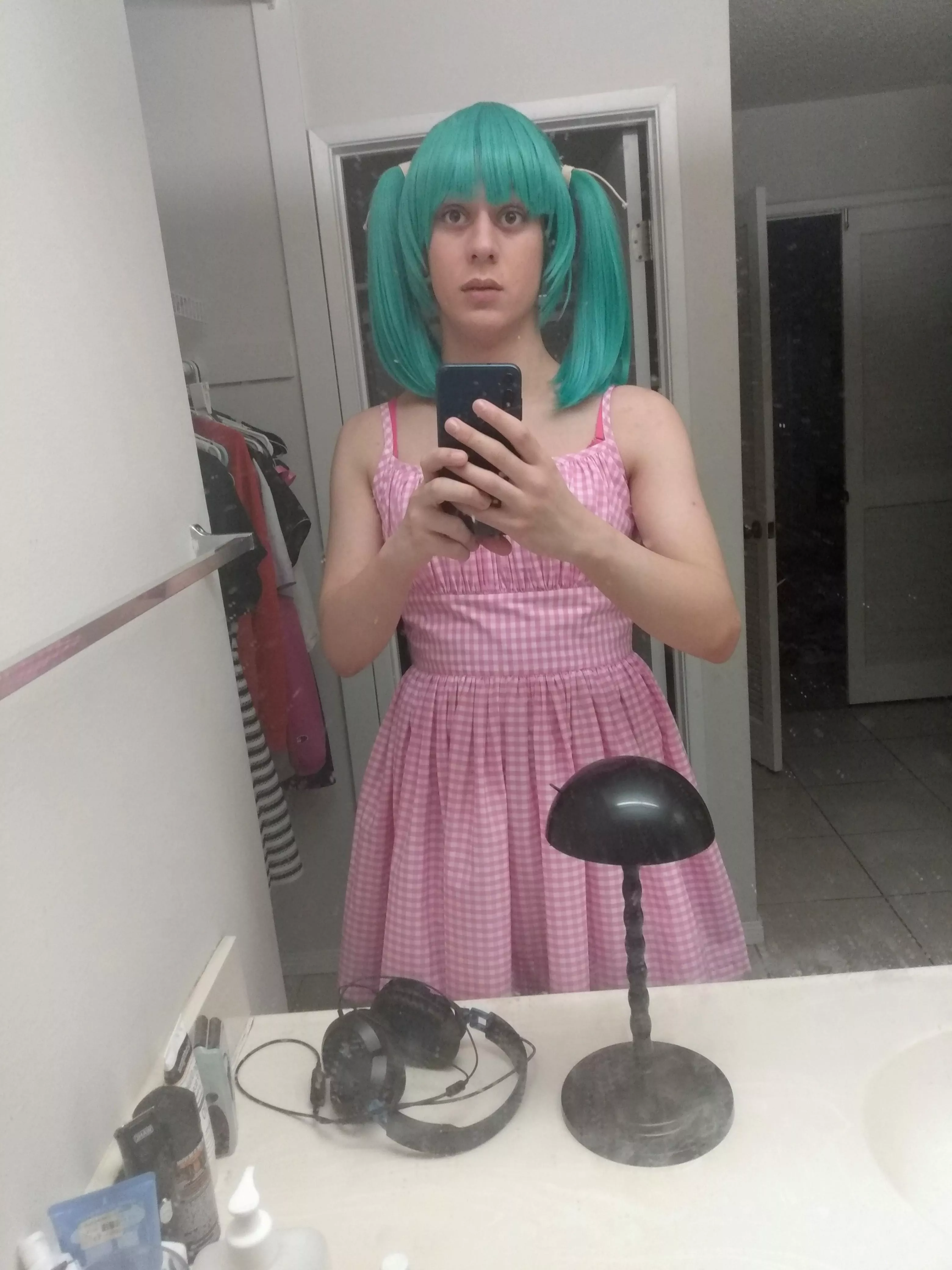 hung sissy looking for other girls