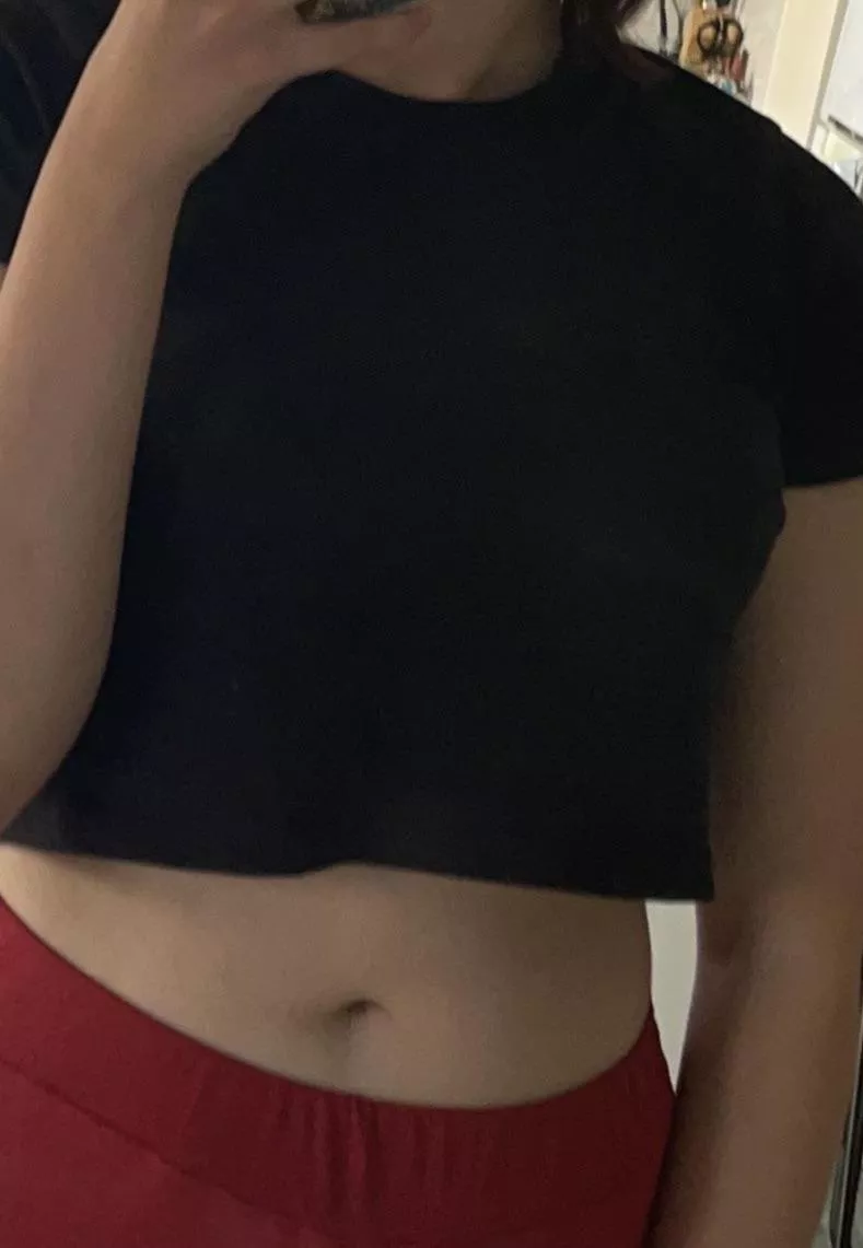 I’ve always wished my belly button was one of those vertical coin slot types but I’m learning to love it 😅