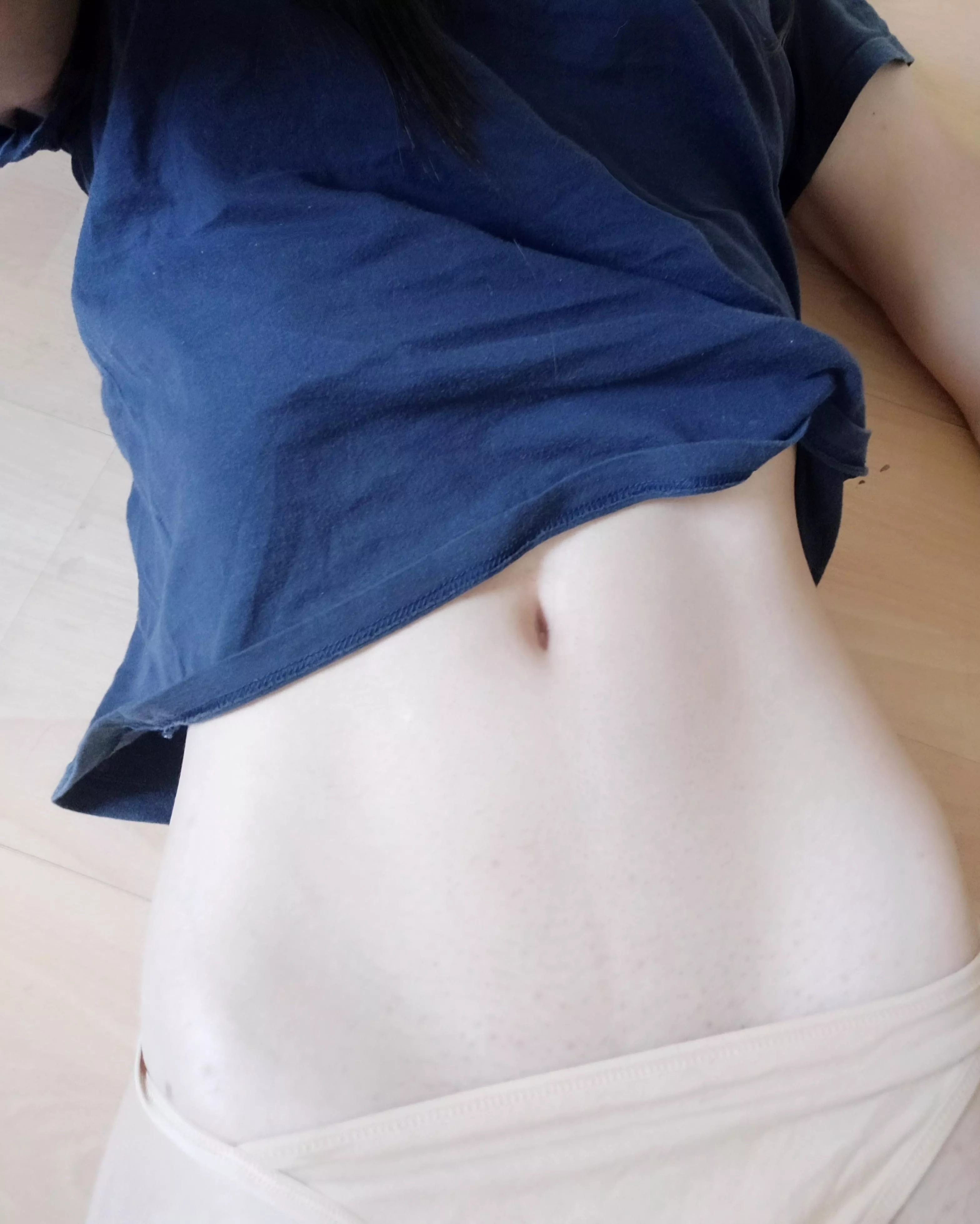 Lifting my shirt reveal this part of me 💕 (oc)