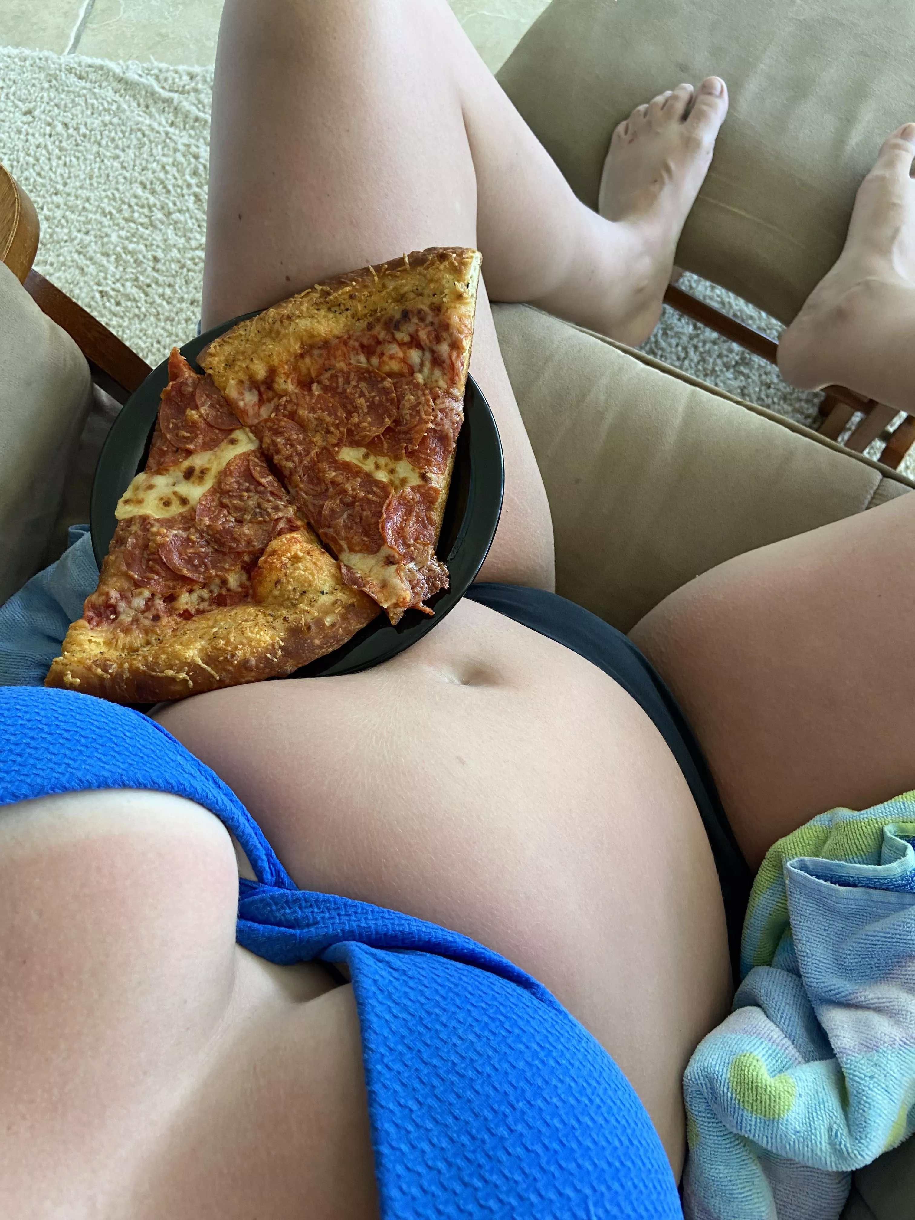 [F] [23] Best Third Lunch after a long day of sunning :)
