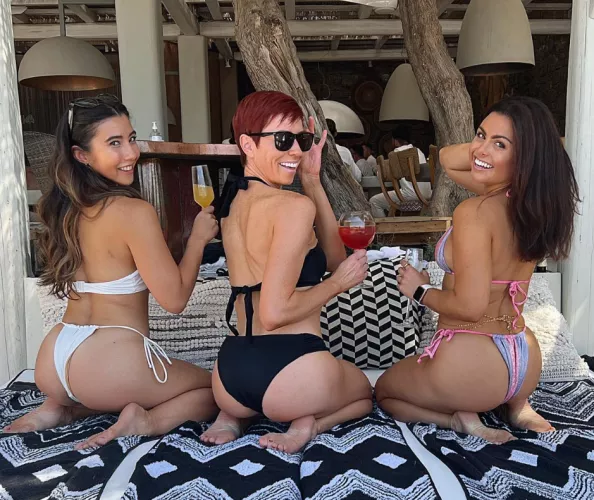 Far right for the win