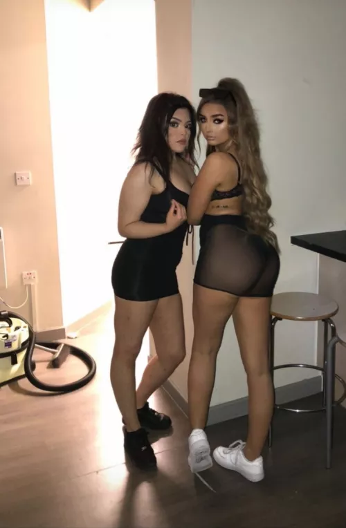 a pair of fat arsed tramps just.how we like em 👌