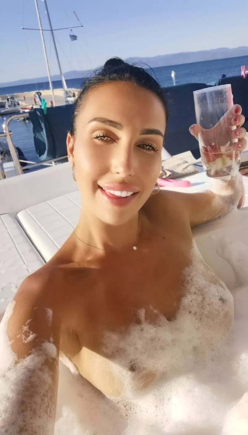 Just now noticed theres a vibrator behind me 😂