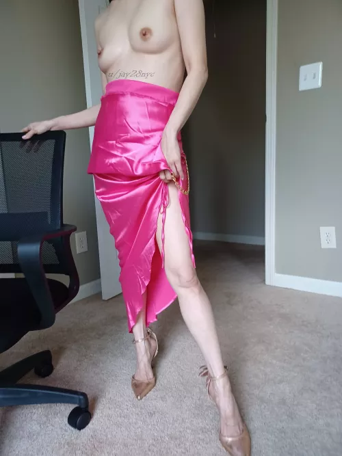 Pink dress pale skin makes a great photo in my opinion (F) [OC]