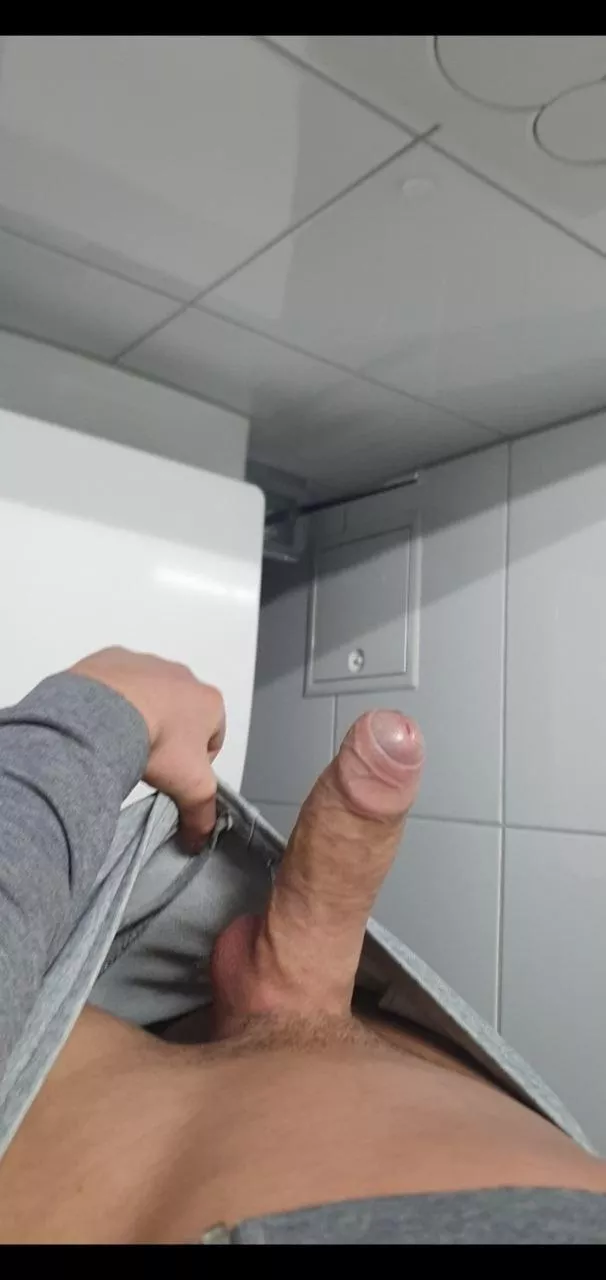 Pretty hard and girthy 😏