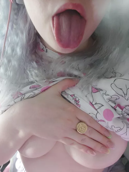 This mouth may look pretty, but it can call you many humiliating names 😈(domme)