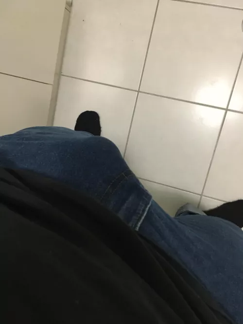 Don’t usually take pics of jeans bulge, how does it look?