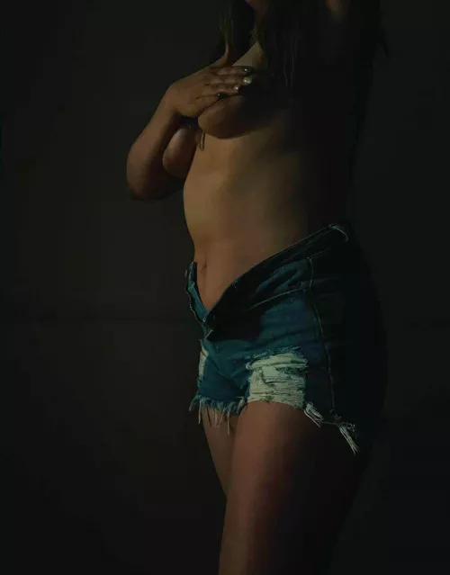 It's way too hot outside for anything but jean shorts 🍑