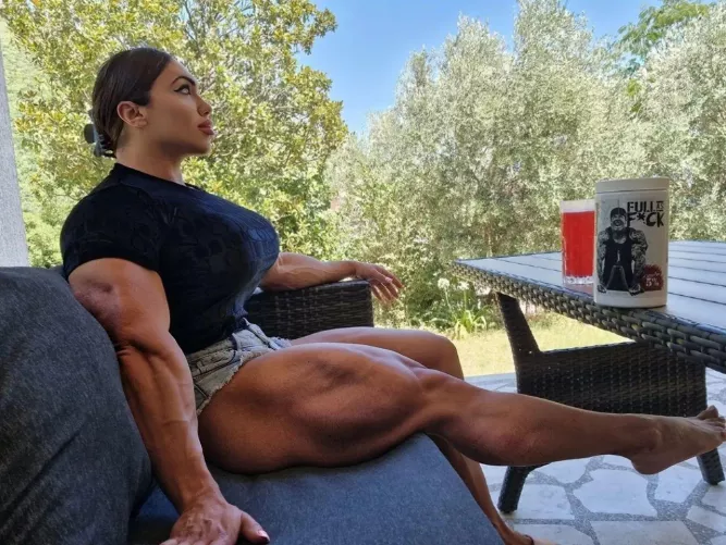 [Reddit] Let’s goon to some massive muscle bitches together 🥰