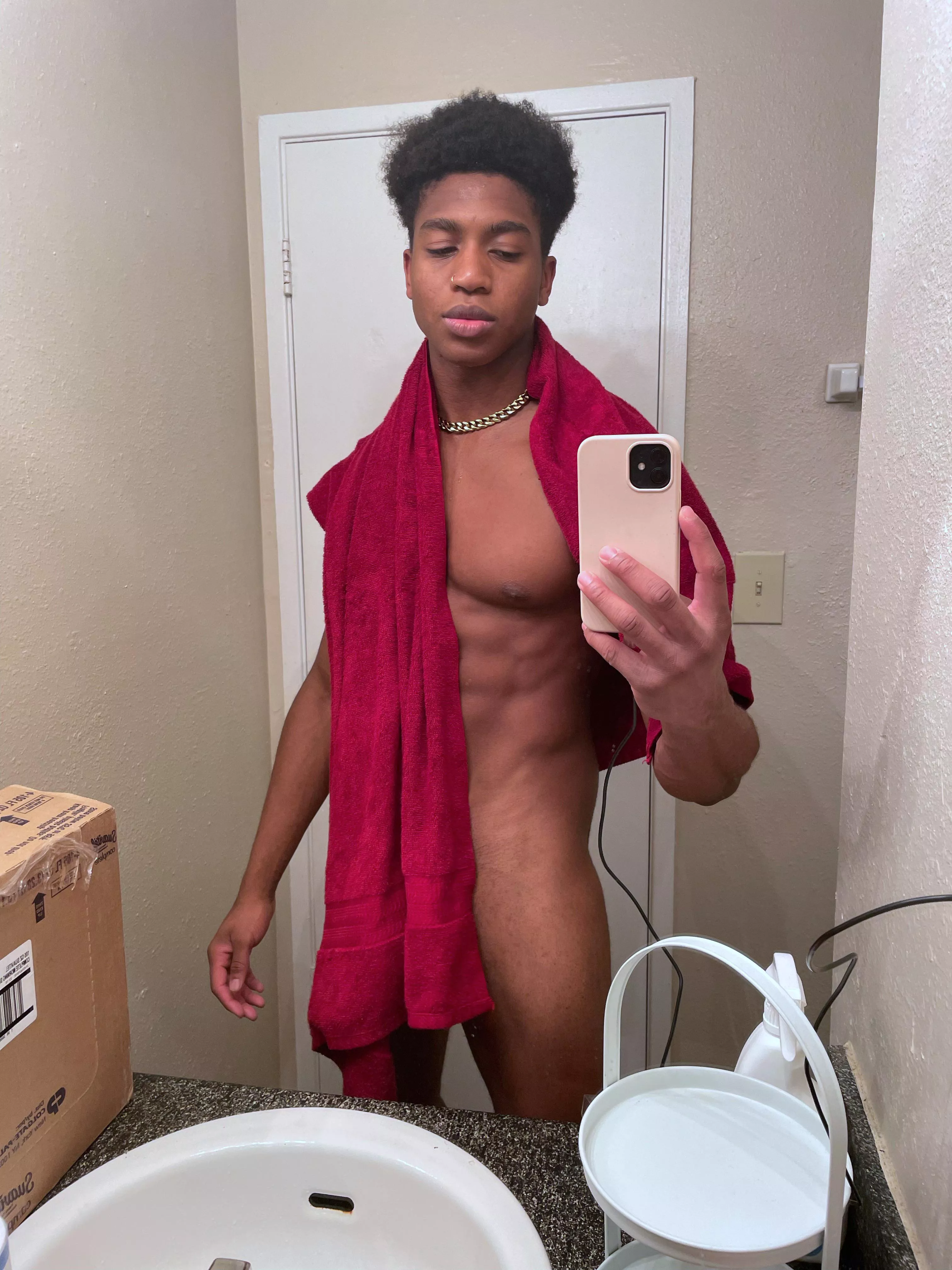 Cum c what’s hiding under here and more 👅 link in bio