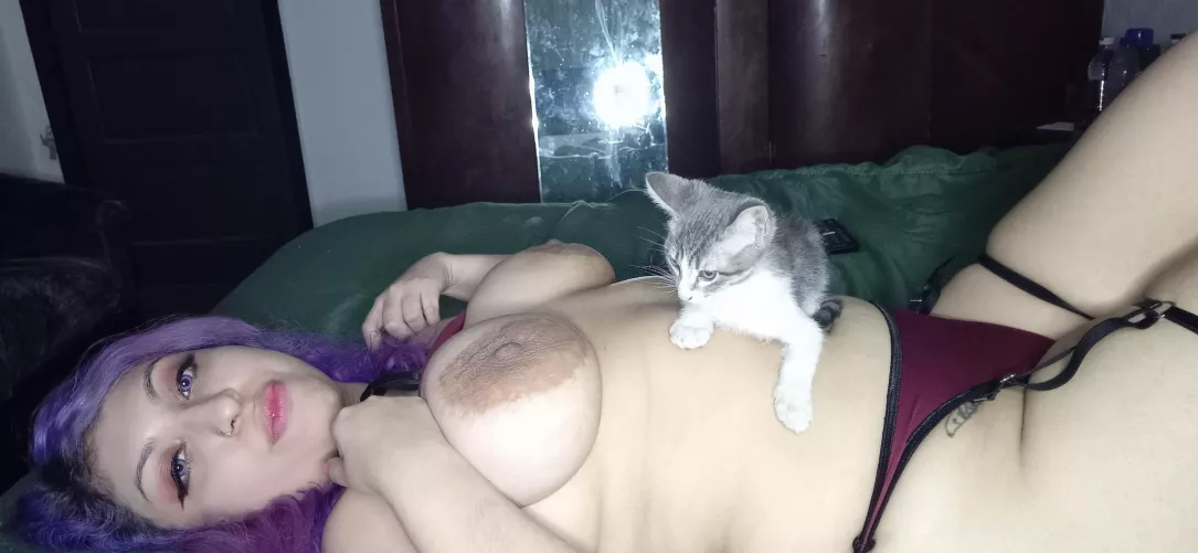 Have you ever seen a naked Argentinian with big tits and ass? 😘😘😘