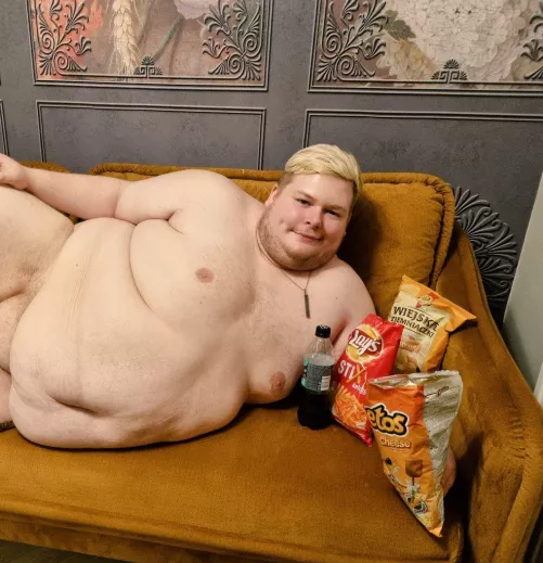 I just arrived in Poland for a little weekend vacation. And of course I have to try all the snack 😋. And here is a snack for you 😉