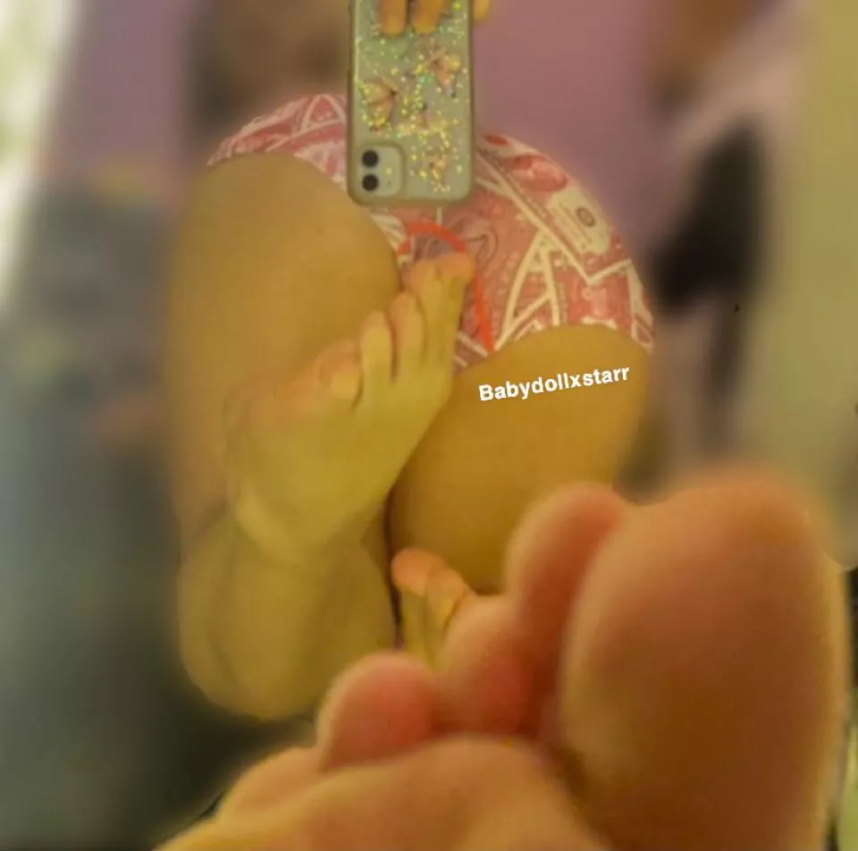 Kiss and suck on my toes..😩