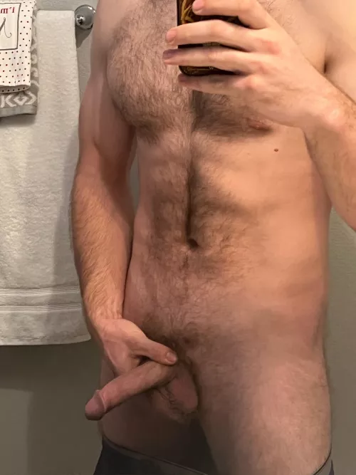 [29] m (nsfw) just hanging out… what would you like to see😘