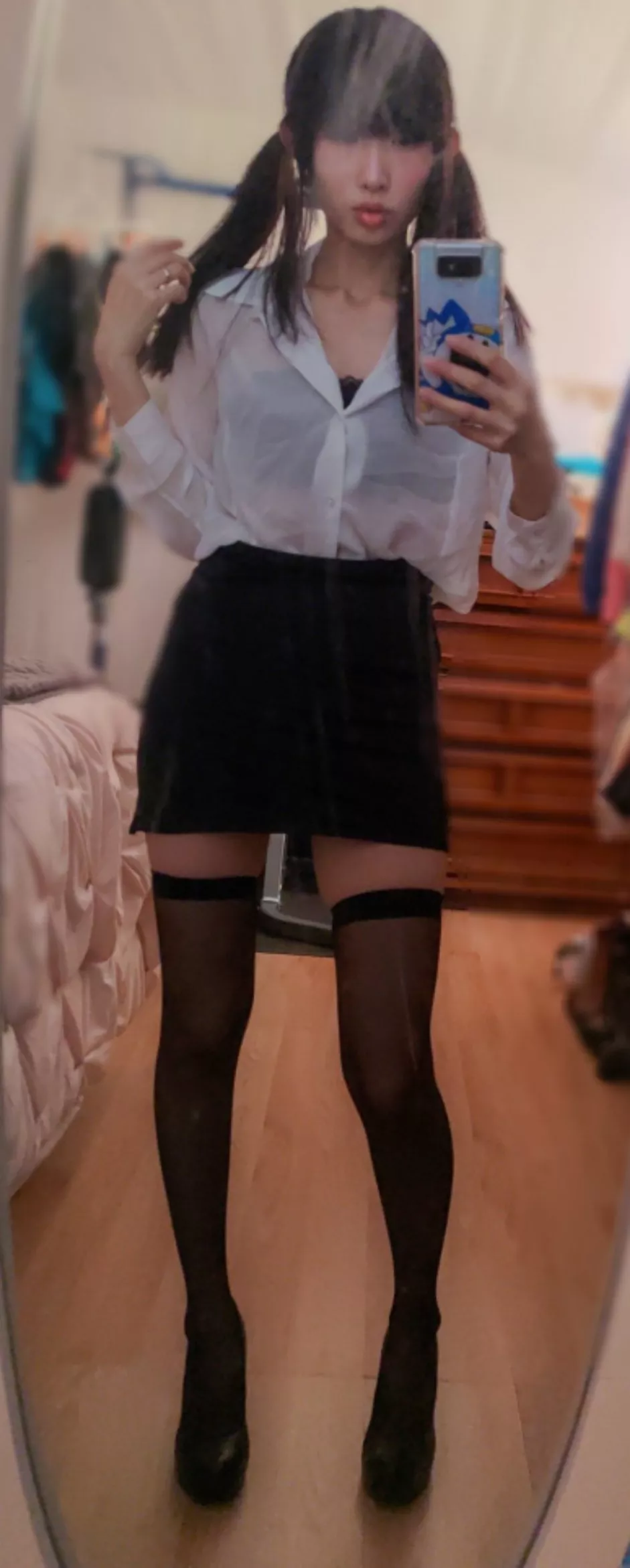 Office ZR 🤍🖤 [self] (sorry for the blurry picture)
