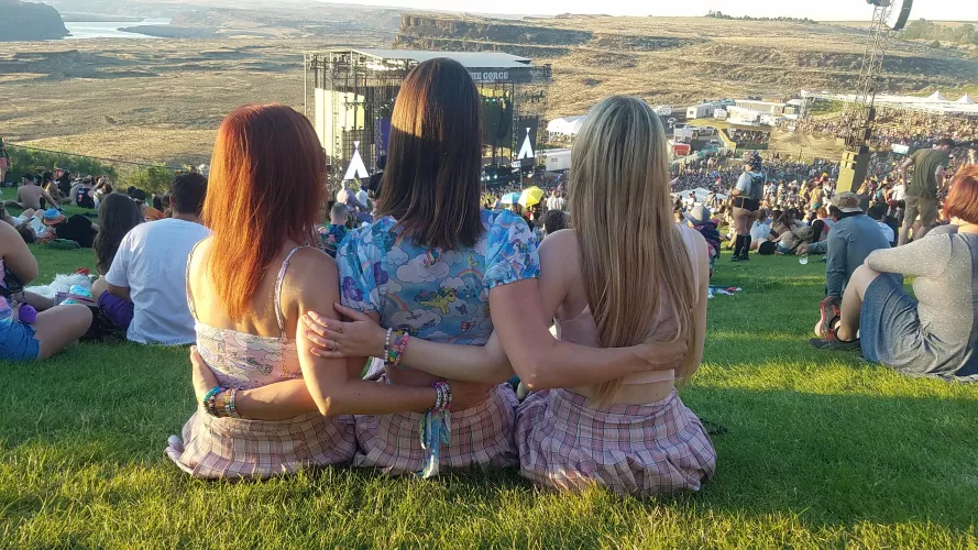 Enjoying the weekender with my cute little crew 😊