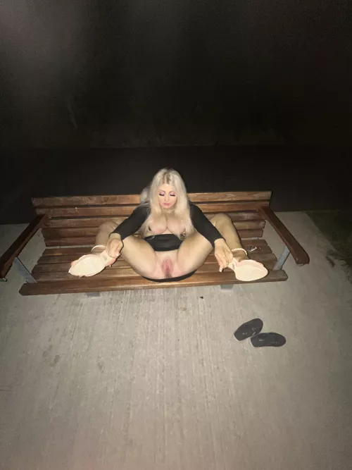 [F] the first Redditor to walk past gets to fuck me 😈