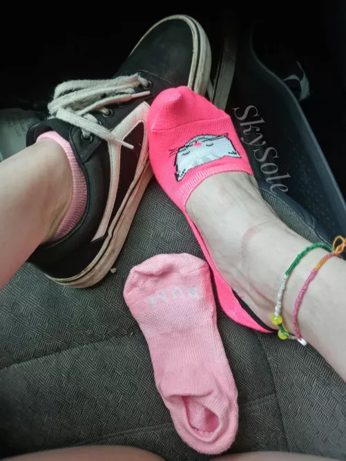 Get a whiff of these thick pink peds & workout socks 🤤 $30 including tracking/discrete shipping in US. [Selling]