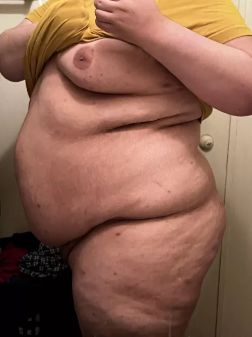 Big titties, big butt too 😜