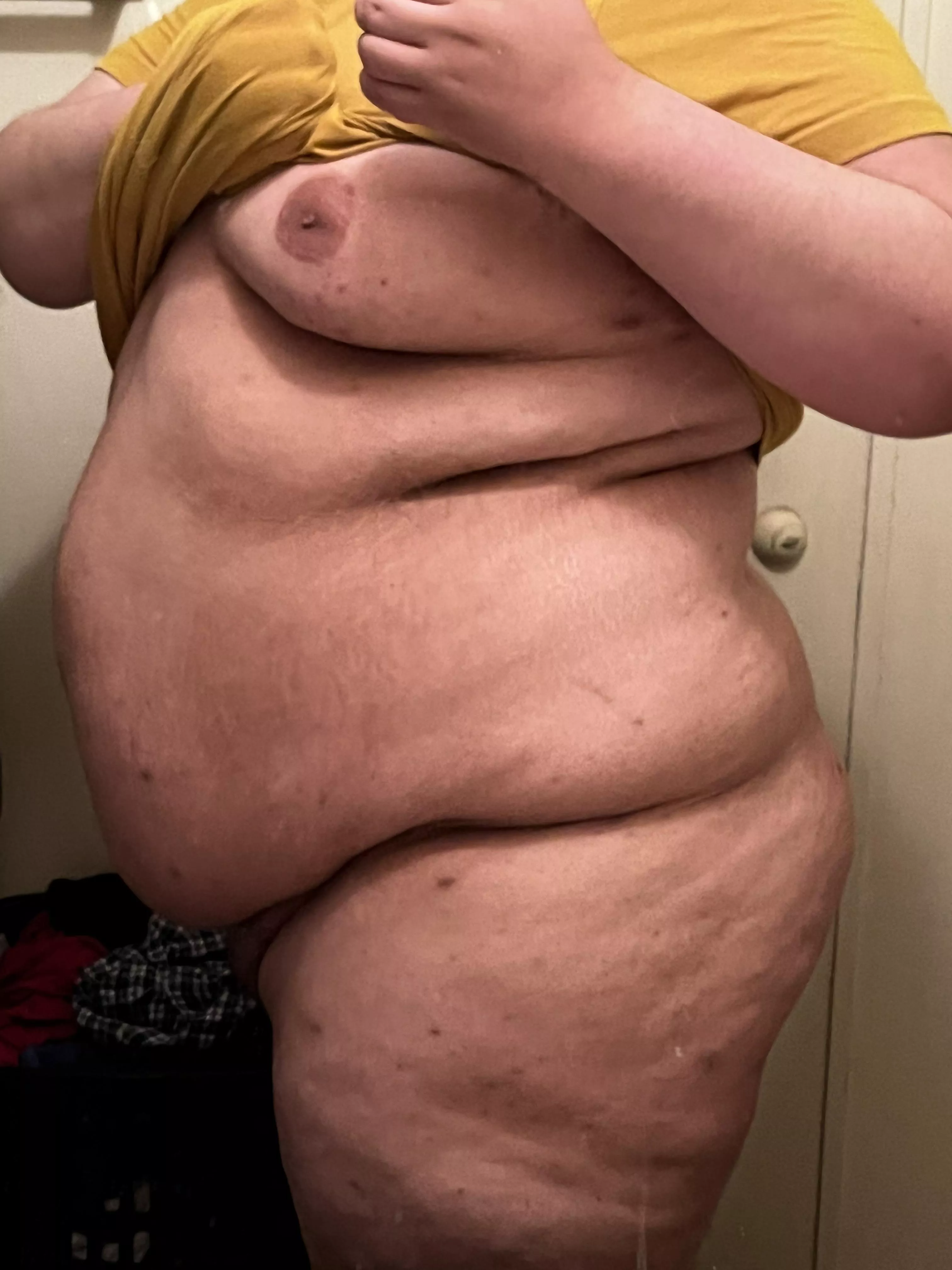 Big titties, big butt too 😜