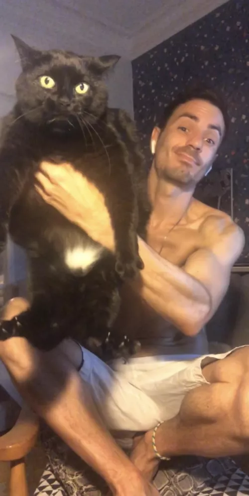 Feel like the Lion King, but I never a face like my cat made on this picture 😂😂😂😂😂😂