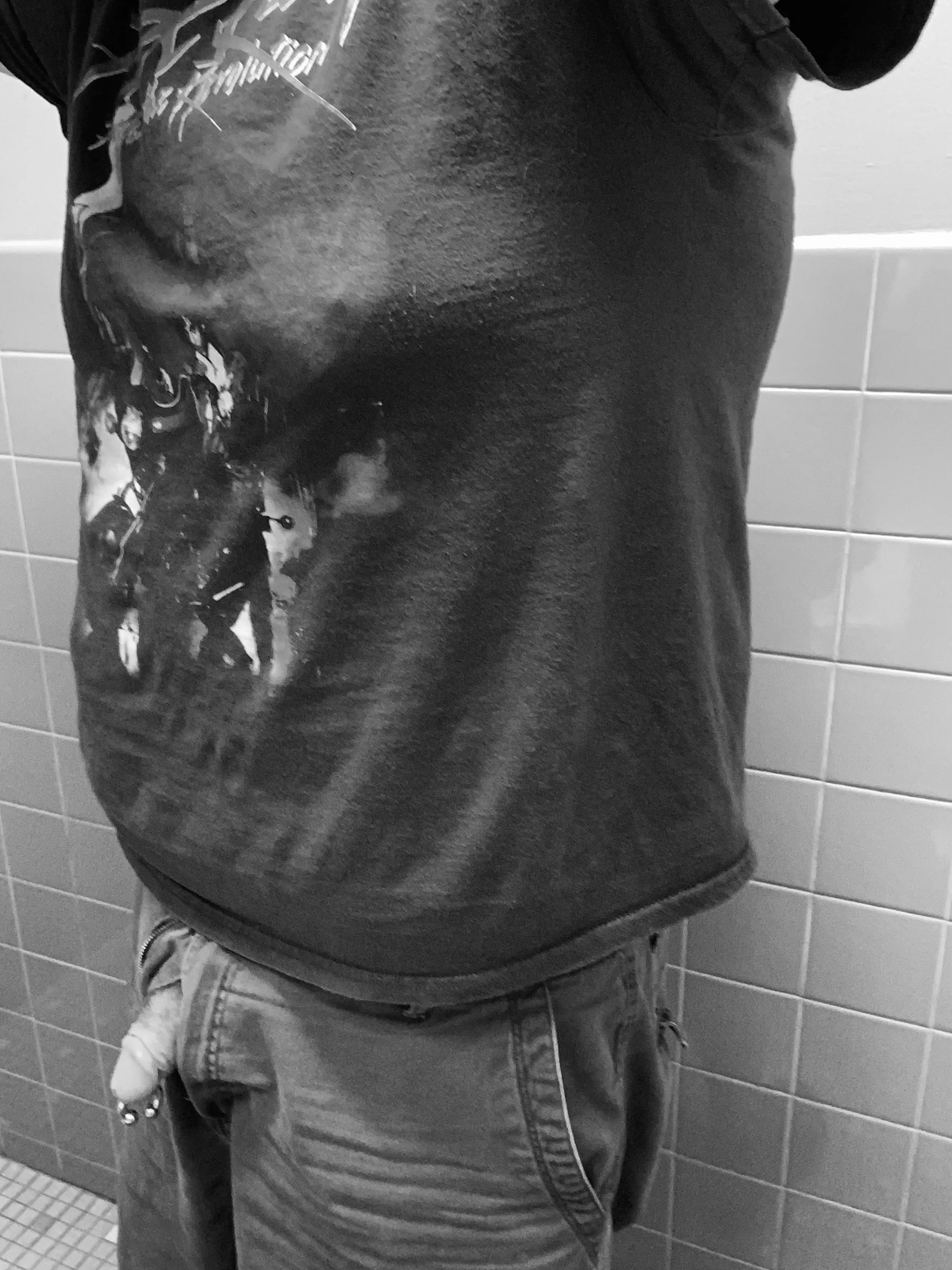 Sneaky work pics make me horny 😈