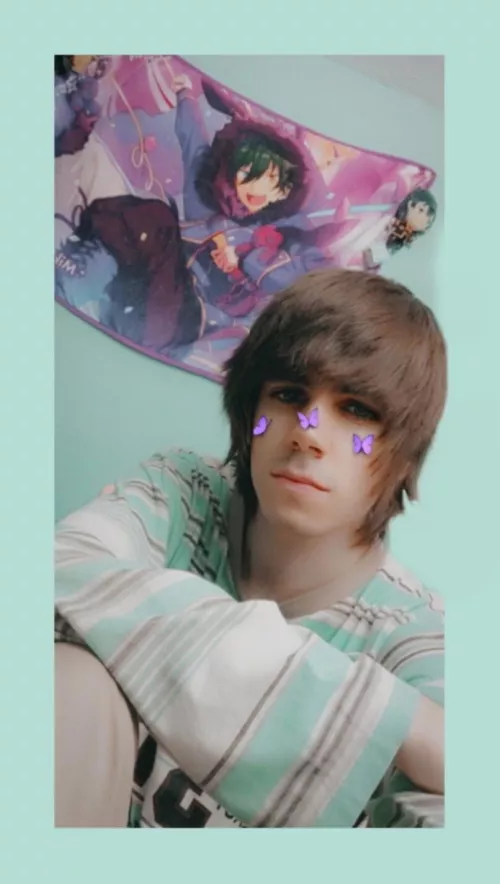 This pic makes difficult to guess my age (?