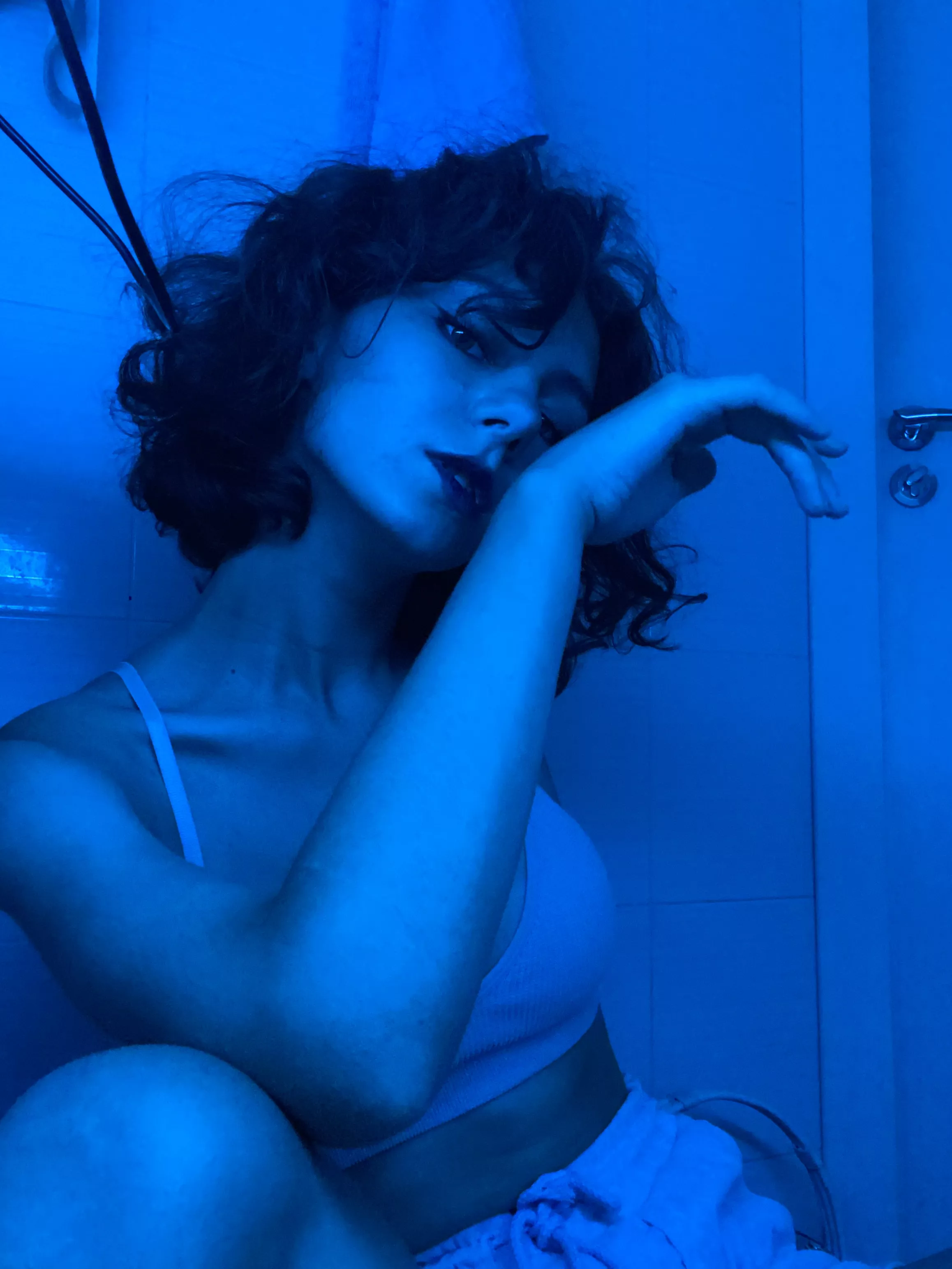 Would you pay attention if I sent you some nudes? 😏💙