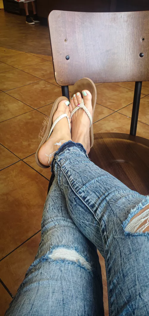 always giving a show while im out in public♡