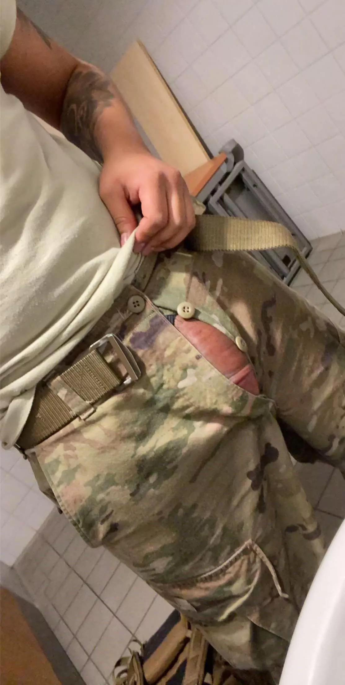 Need assistance asap, button couldn’t hold !!