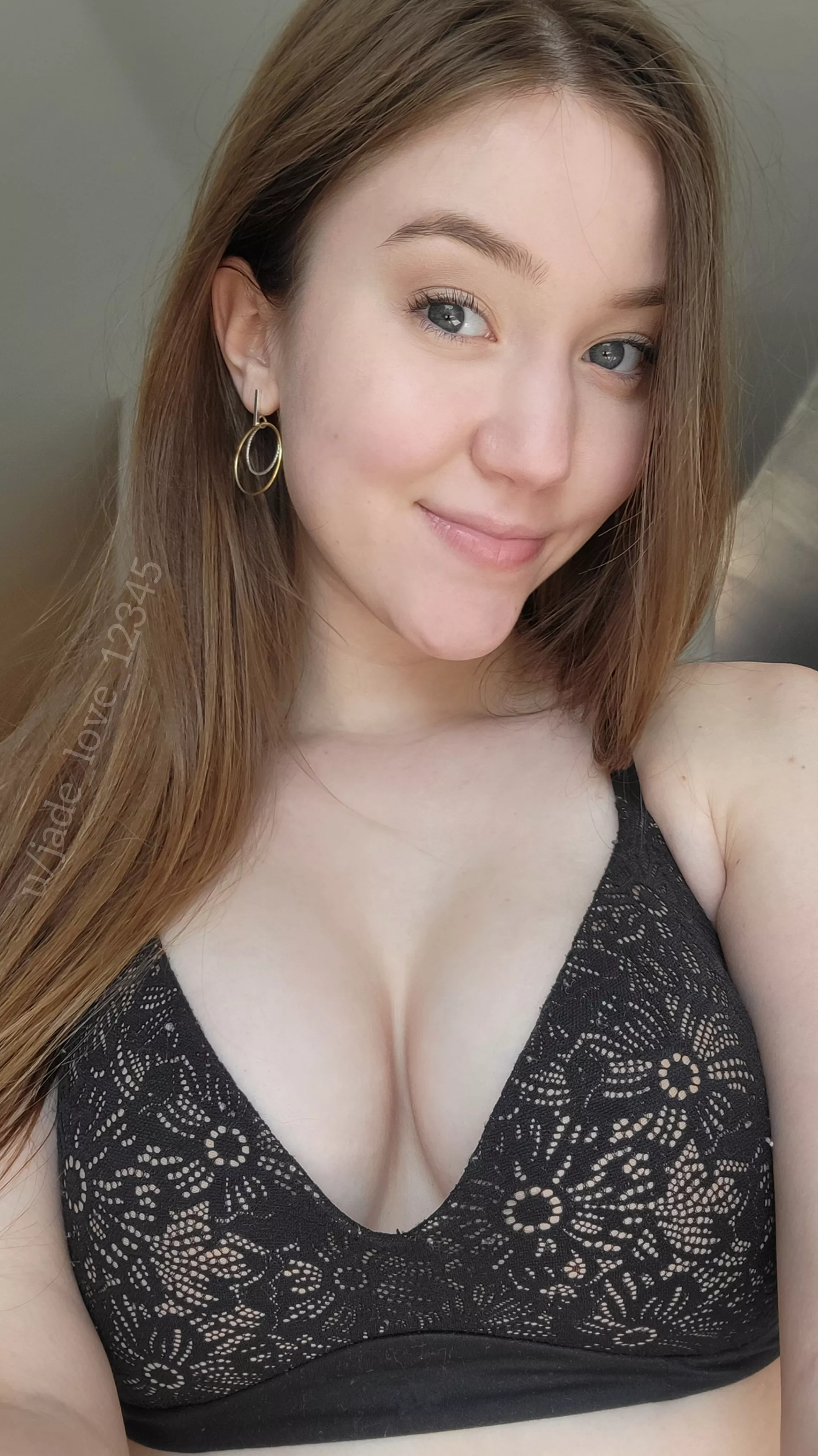 Would you let me send you lingerie selfies while you're at work?