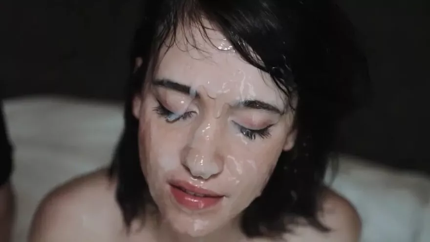 I'm prettiest when I'm being used as a bukkake gangbang cum dump ;)