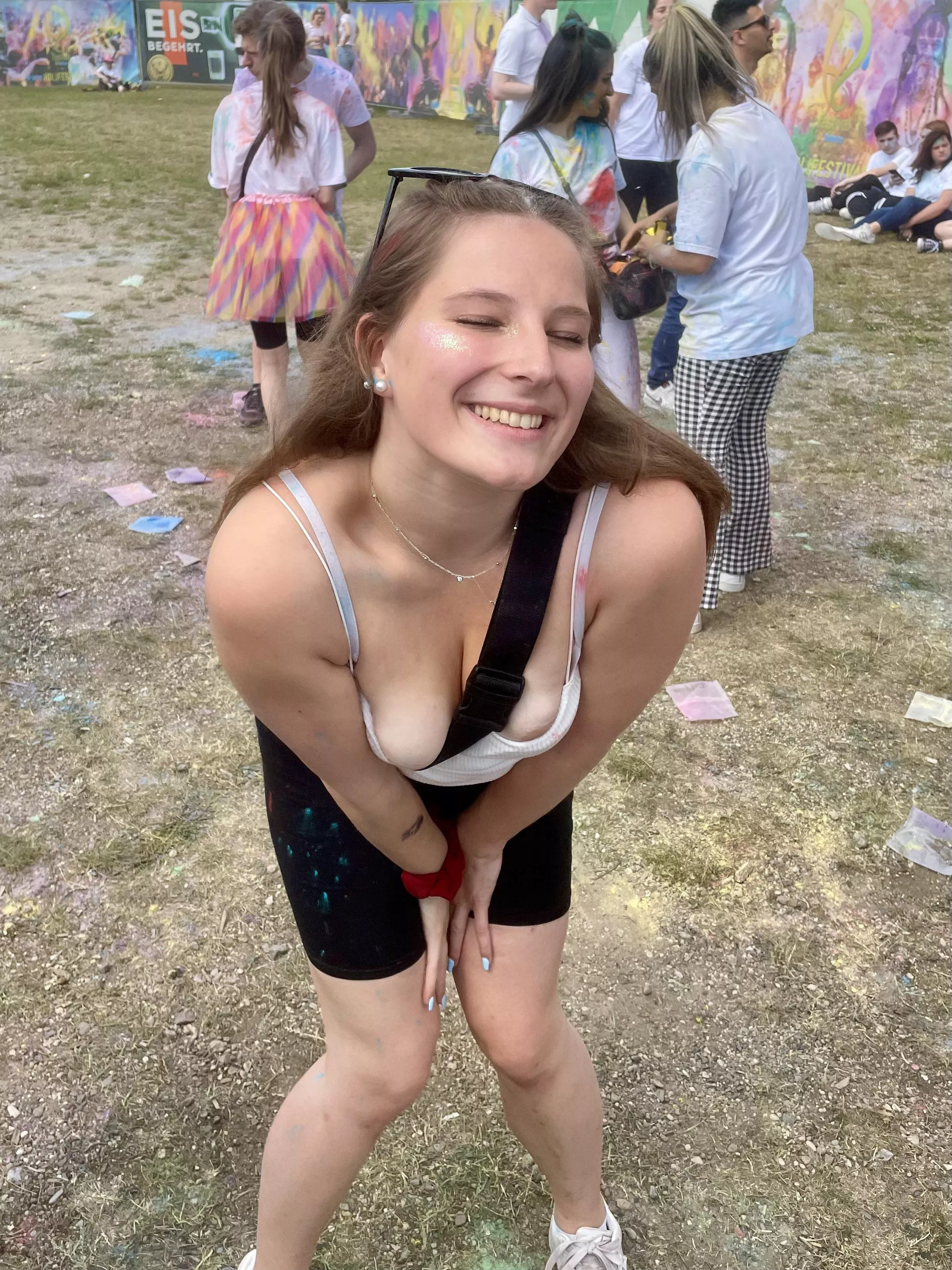 I'm sorry my tits falling out when I dance 🤪