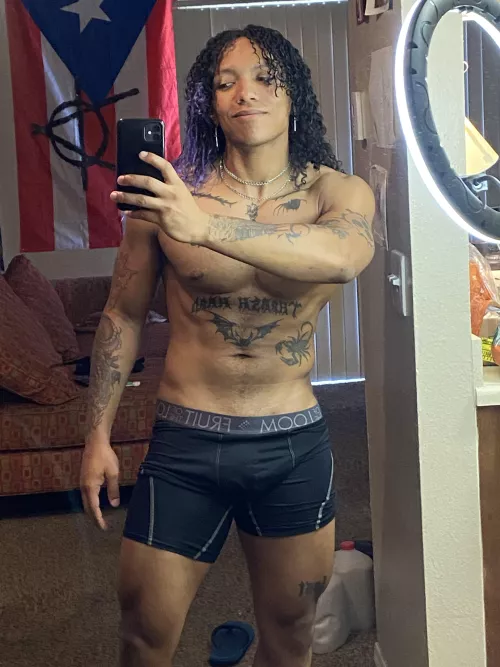 A guitarist that likes to lift heavy weights [M]