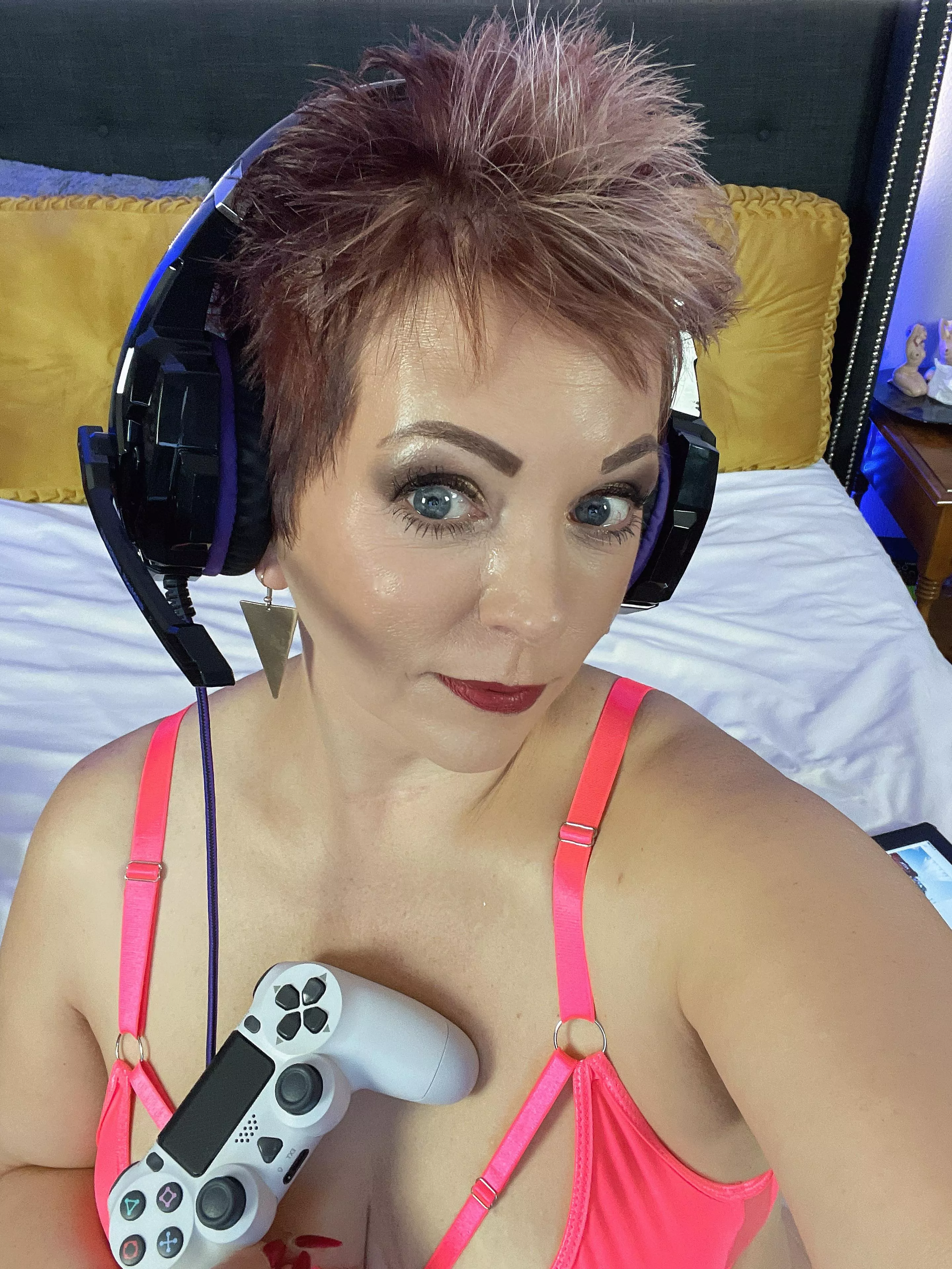 Would you play games with a GILF? [f55]