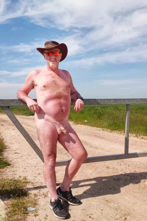 You just can’t beat clothes freedom 😎