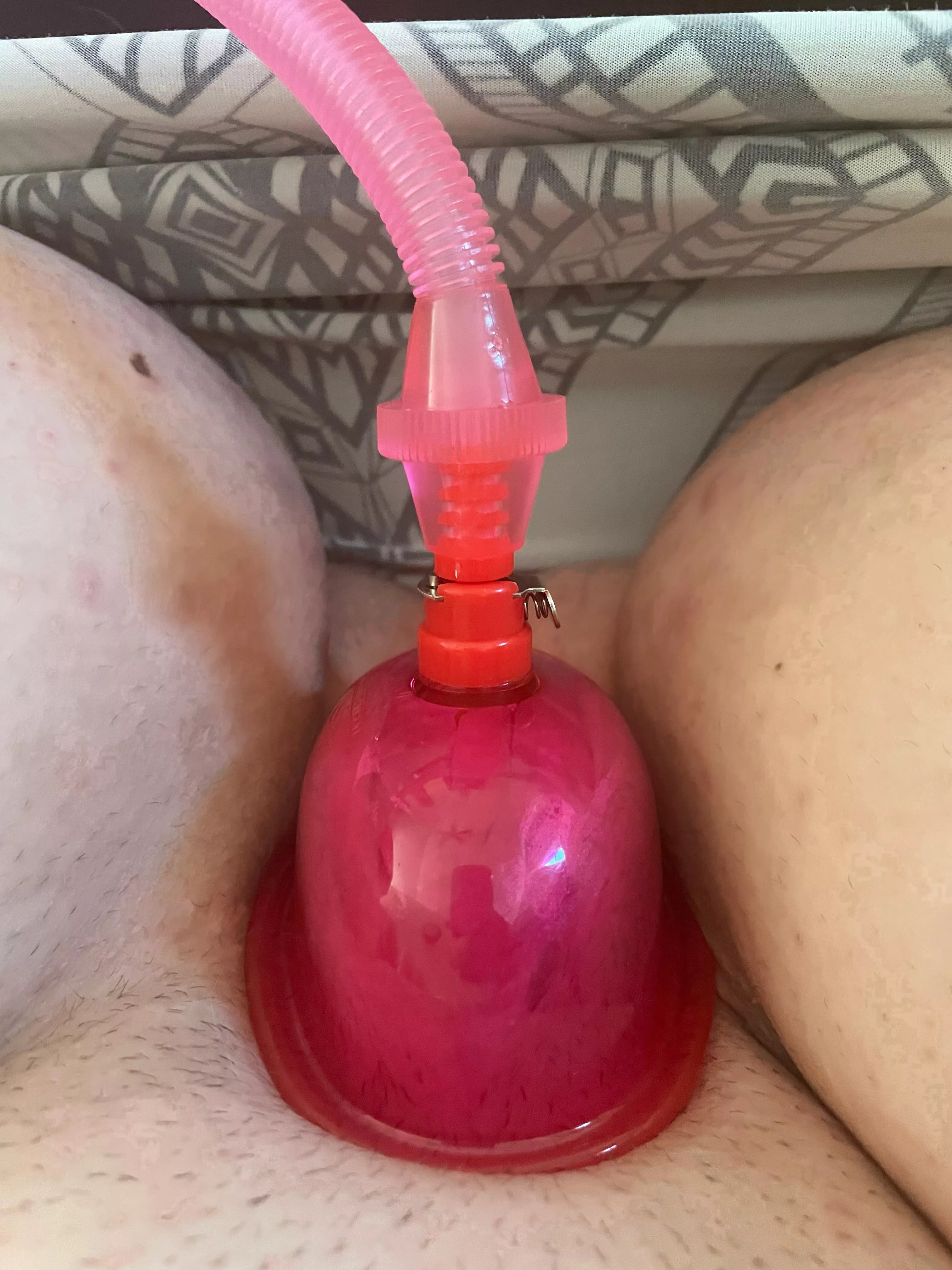 Pumping my pussy [f]or daddy to enjoy later😏😋