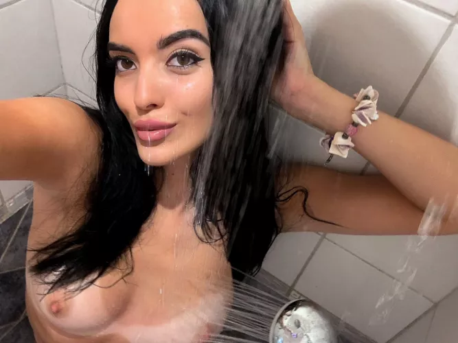 My nipples so hard for you😍Wanna join me in the shower?🥰