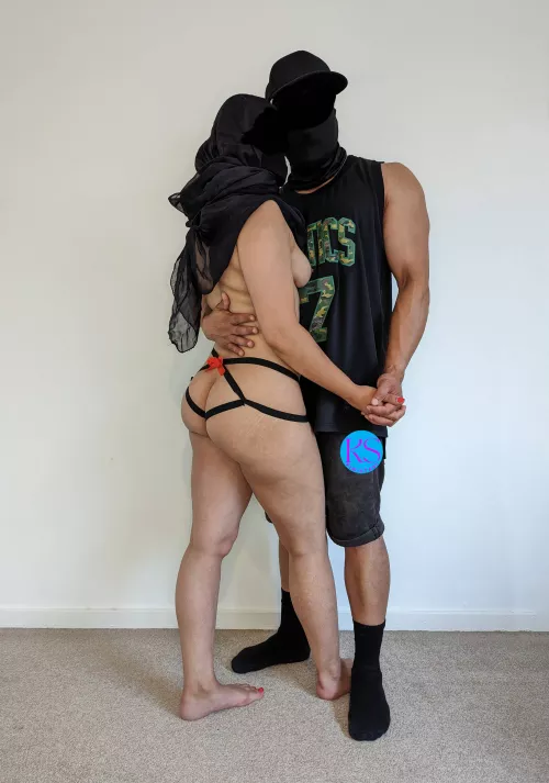 British Pakistani, married with kids, not to this Indian. But we're enjoying each other, here's a photo of that enjoyment 😂